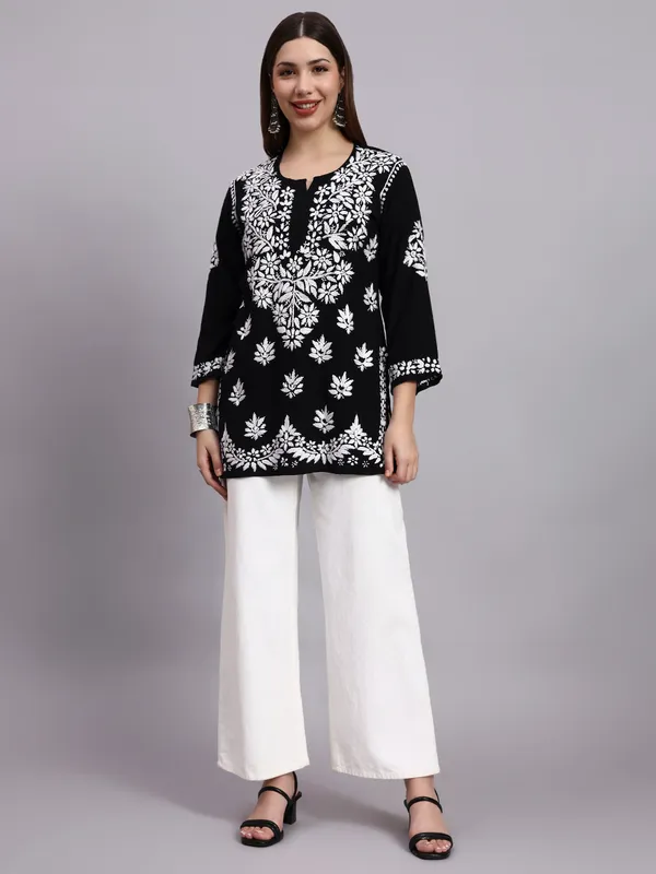 Syrish_Black_Rayon_Ethnic_Kurti_|_White_Floral_Chikankari_Embroidered_Kurta
