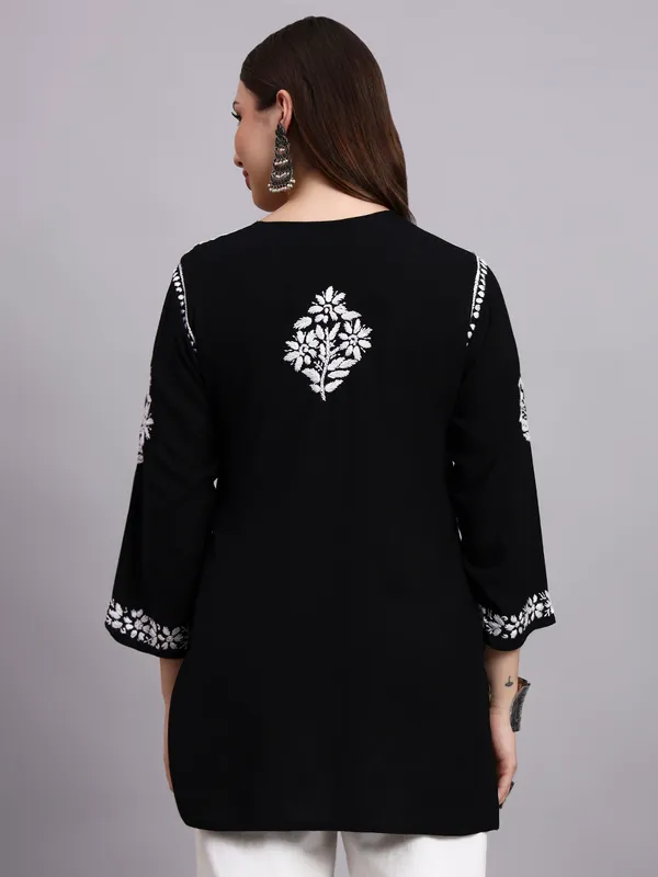 Syrish_Black_Rayon_Ethnic_Kurti_|_White_Floral_Chikankari_Embroidered_Kurta