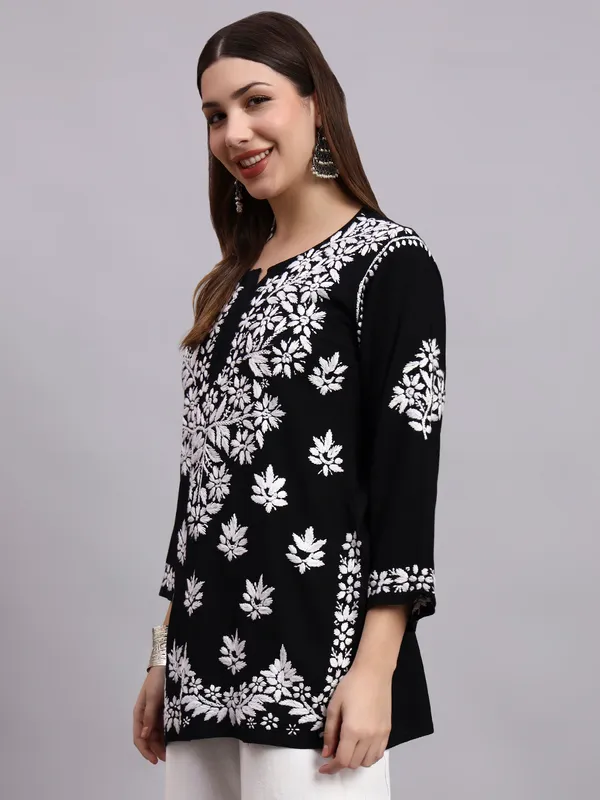 Syrish_Black_Rayon_Ethnic_Kurti_|_White_Floral_Chikankari_Embroidered_Kurta