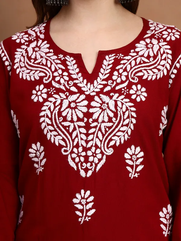 Syrish_Maroon_White_Floral_Chikankari_Embroidered_Rayon_Kurta
