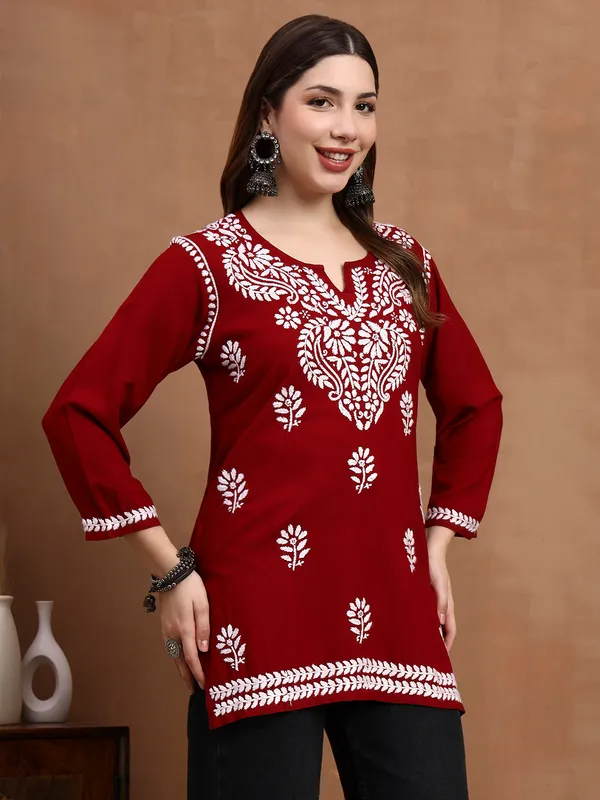 Syrish_Maroon_White_Floral_Chikankari_Embroidered_Rayon_Kurta