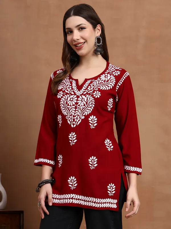 Syrish_Maroon_White_Floral_Chikankari_Embroidered_Rayon_Kurta