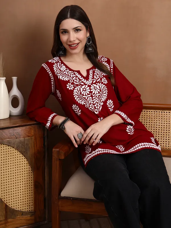 Syrish_Maroon_White_Floral_Chikankari_Embroidered_Rayon_Kurta