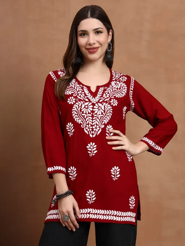 Syrish_Maroon_White_Floral_Chikankari_Embroidered_Rayon_Kurta
