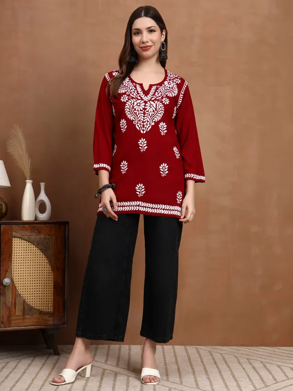 Syrish_Maroon_White_Floral_Chikankari_Embroidered_Rayon_Kurta