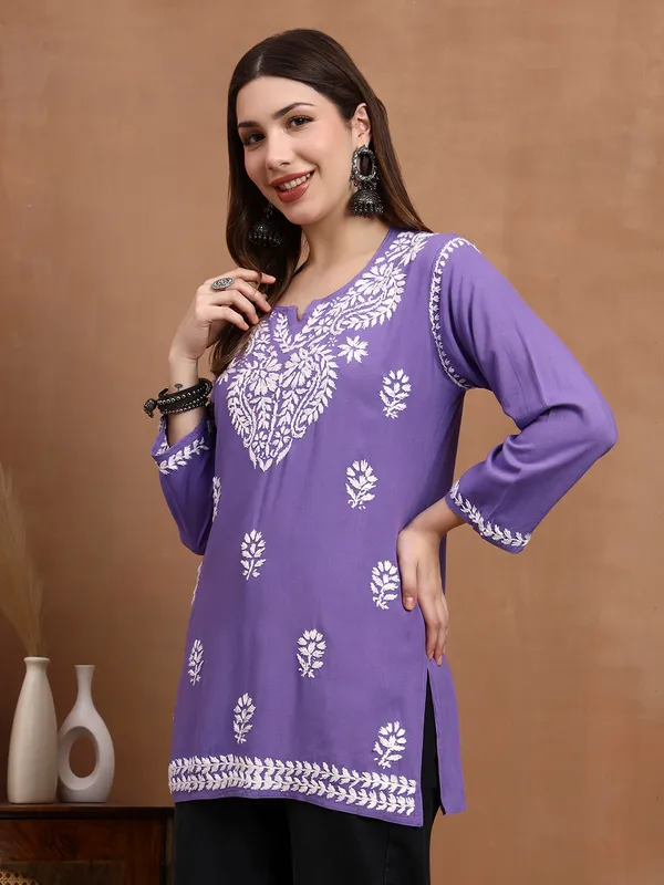 Syrish_Purple_White_Floral_Chikankari_Embroidered_Rayon_Kurta