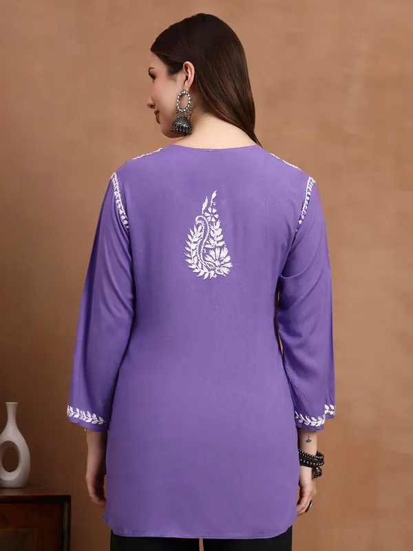 Syrish_Purple_White_Floral_Chikankari_Embroidered_Rayon_Kurta