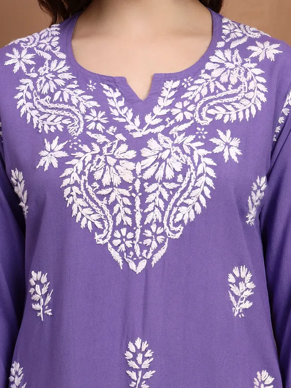 Syrish_Purple_White_Floral_Chikankari_Embroidered_Rayon_Kurta