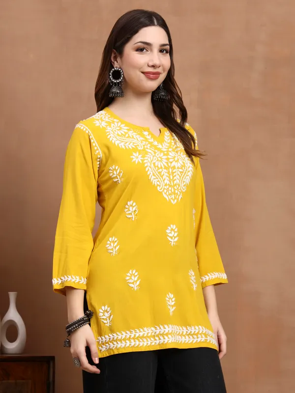 Syrish_Yellow_White_Floral_Chikankari_Embroidered_Rayon_Kurta