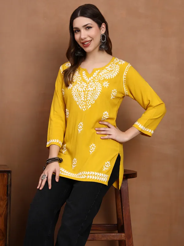 Syrish_Yellow_White_Floral_Chikankari_Embroidered_Rayon_Kurta