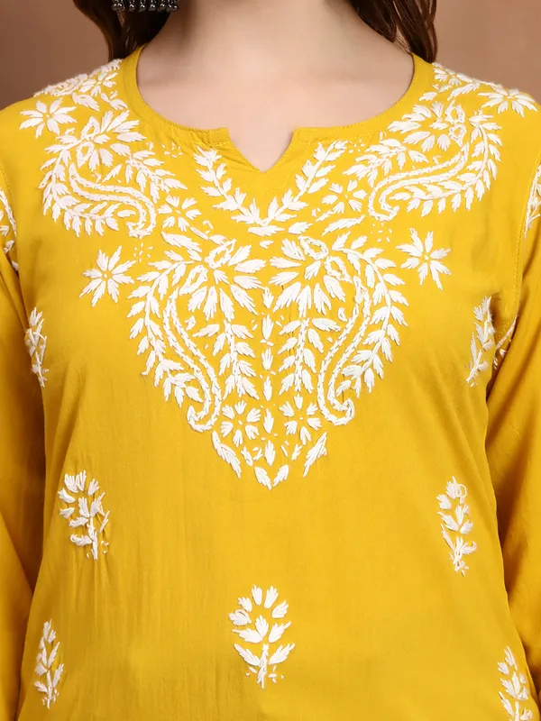 Syrish_Yellow_White_Floral_Chikankari_Embroidered_Rayon_Kurta