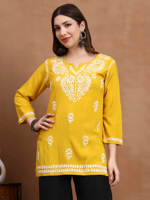 Syrish_Yellow_White_Floral_Chikankari_Embroidered_Rayon_Kurta