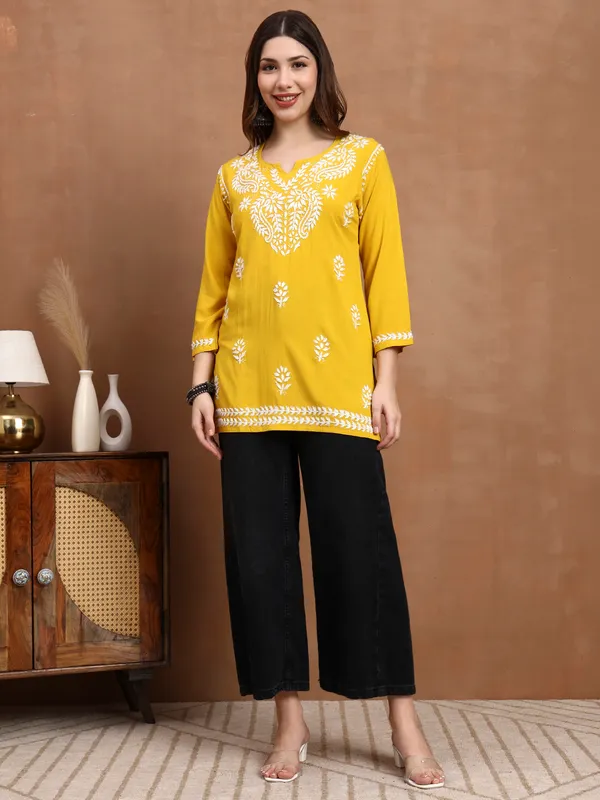 Syrish_Yellow_White_Floral_Chikankari_Embroidered_Rayon_Kurta