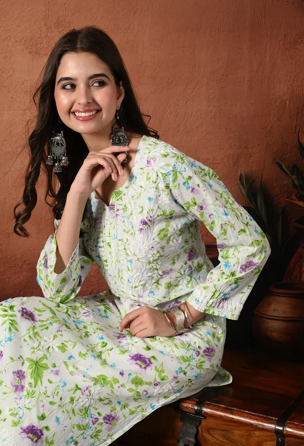 Syrish_Purple_accents_Floral_Handcrafted_Chikankari_Mulmul_Kurta