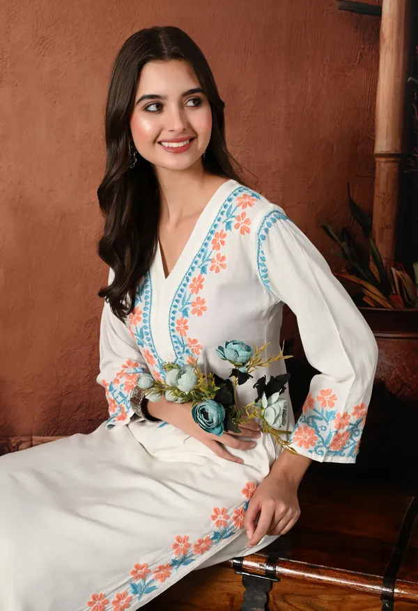 Syrish_Peach_Thread_Hand_Embroidered_Chikankari_Straight_Rayon_Kurta