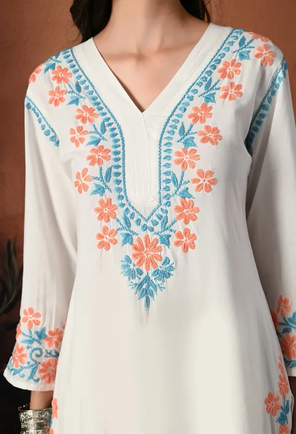 Syrish_Peach_Thread_Hand_Embroidered_Chikankari_Straight_Rayon_Kurta