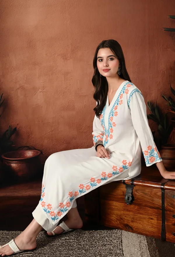 Syrish_Peach_Thread_Hand_Embroidered_Chikankari_Straight_Rayon_Kurta