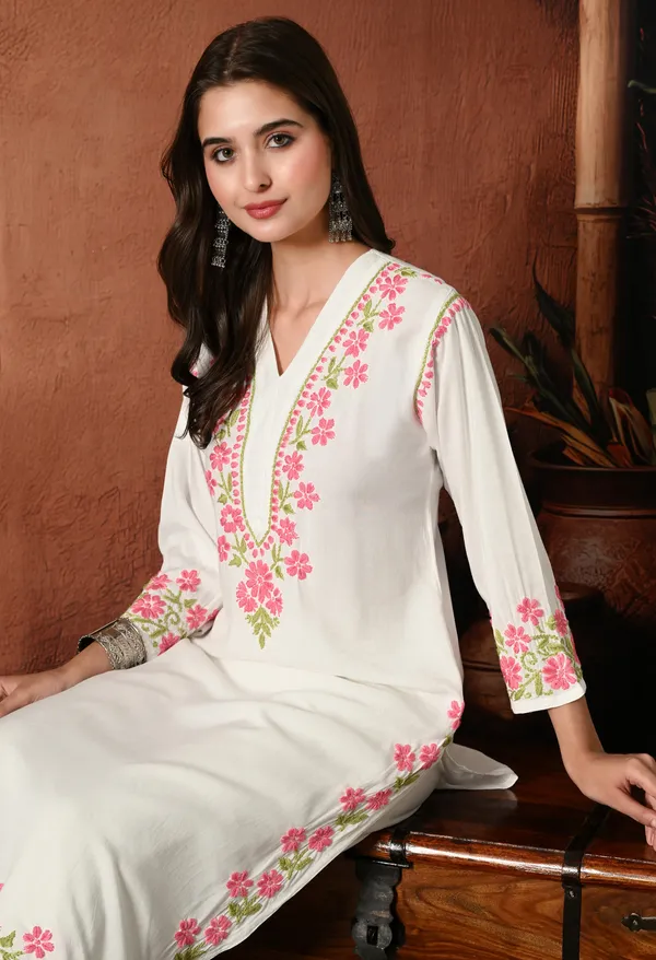 Syrish_Pink_Thread_Hand_Embroidered_Chikankari_Straight_Rayon_Kurta