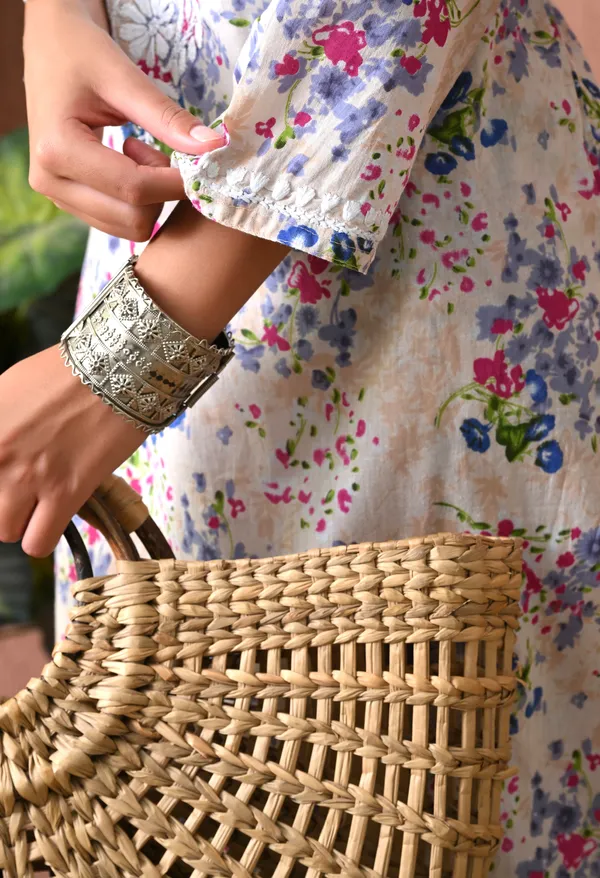 Syrish_Beige_Floral_Mulmul_Chikankari_Hand_Embroidered_Kurta_Set