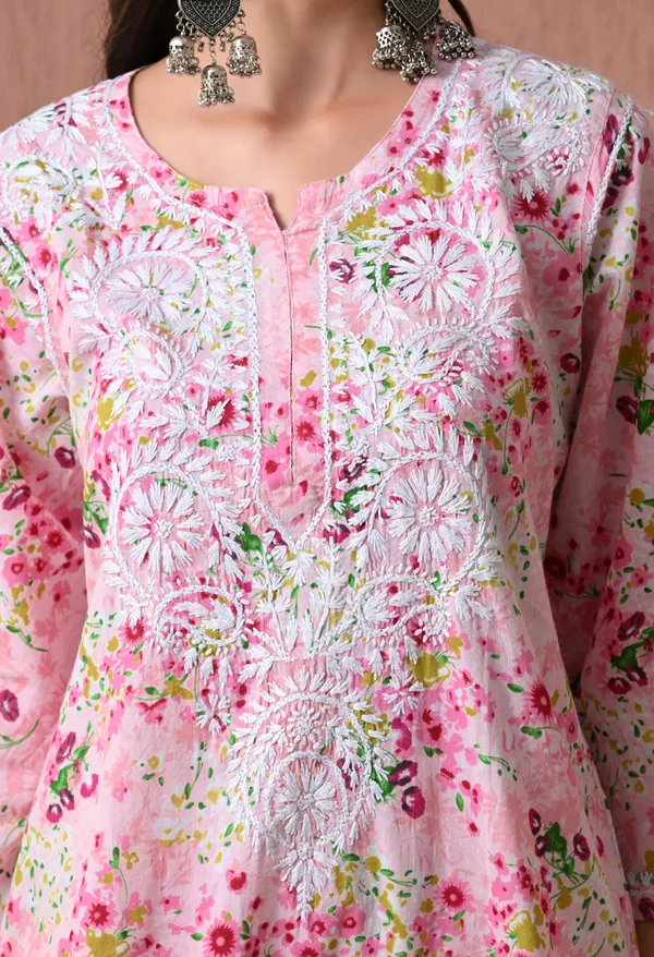 Syrish_Pink_Floral_Mulmul_Chikankari_Hand_Embroidered_Kurta_Set