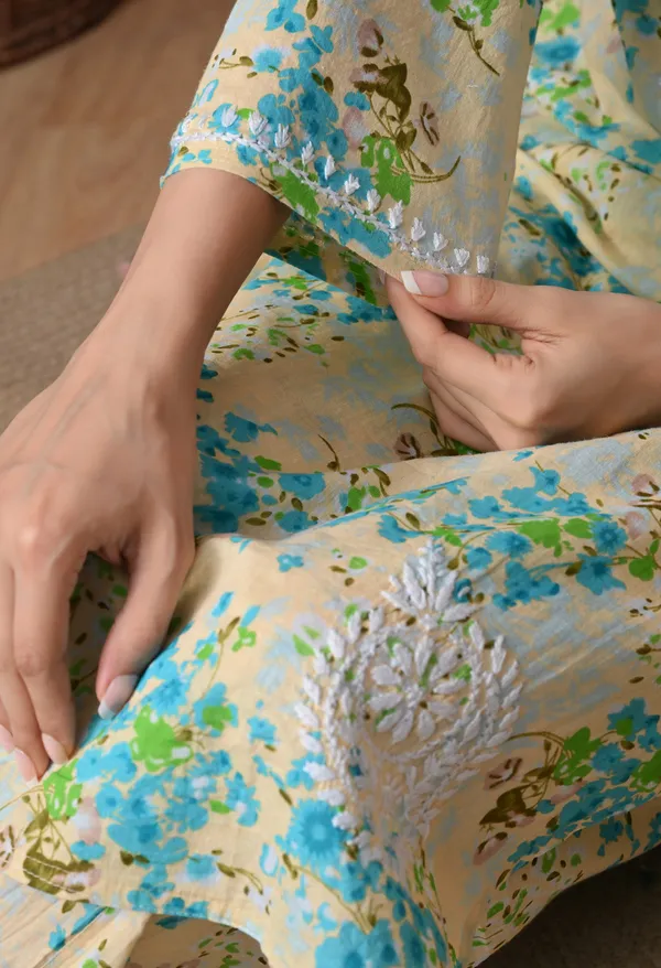 Syrish_Green_Floral_Mulmul_Chikankari_Hand_Embroidered_Kurta_Set