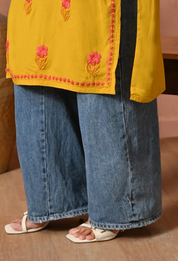 Syrish_Handcrafted_Chikankari_Rayon_Sleeveless_Kurta_�_Yellow