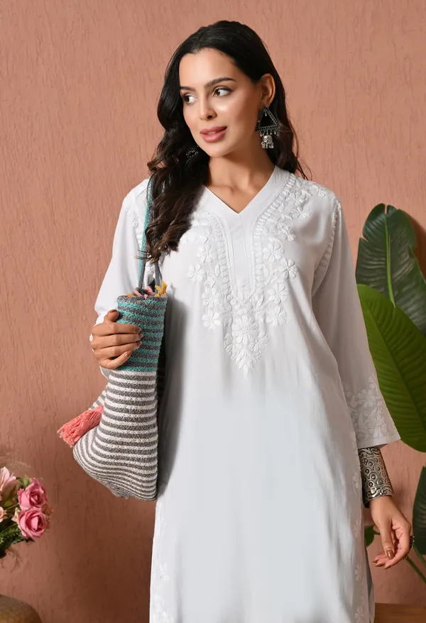 Syrish_Elegance_Handcrafted_Rayon_Chikankari_Kurta-_White