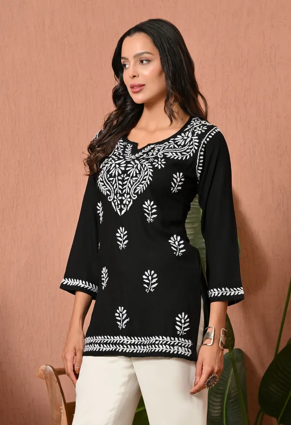 Syrish_Black_White_Floral_Chikankari_Embroidered_Rayon_Kurta