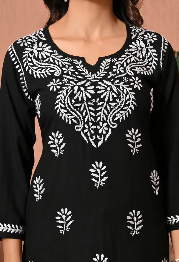 Syrish_Black_White_Floral_Chikankari_Embroidered_Rayon_Kurta