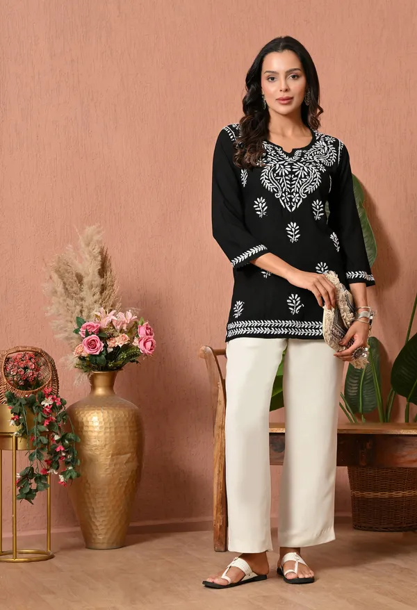 Syrish_Black_White_Floral_Chikankari_Embroidered_Rayon_Kurta