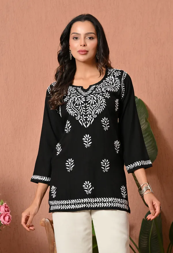 Syrish_Black_White_Floral_Chikankari_Embroidered_Rayon_Kurta
