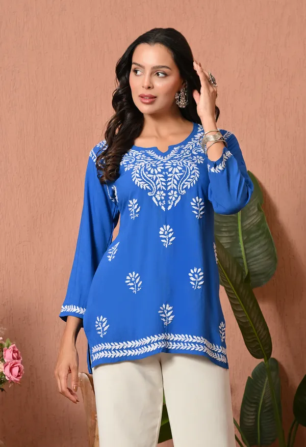 Syrish_Blue_White_Floral_Chikankari_Embroidered_Rayon_Kurta