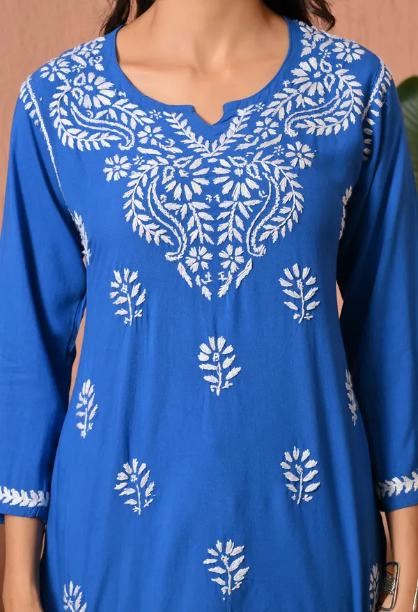 Syrish_Blue_White_Floral_Chikankari_Embroidered_Rayon_Kurta