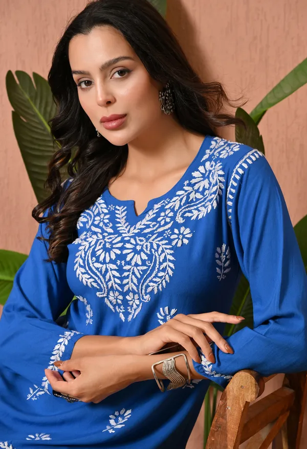 Syrish_Blue_White_Floral_Chikankari_Embroidered_Rayon_Kurta