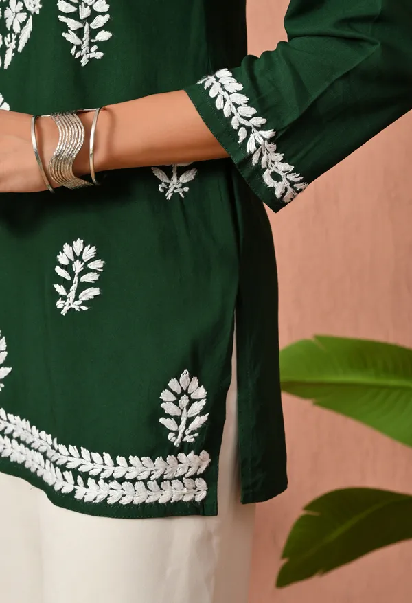 Syrish_Green_White_Floral_Chikankari_Embroidered_Rayon_Kurta