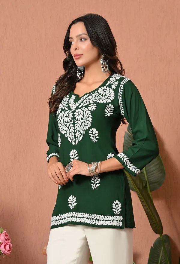 Syrish_Green_White_Floral_Chikankari_Embroidered_Rayon_Kurta