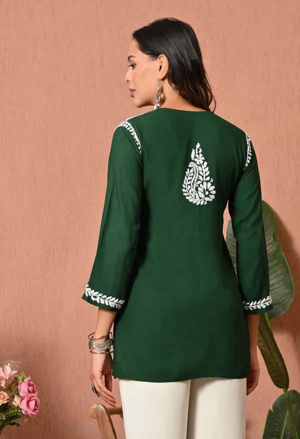 Syrish_Green_White_Floral_Chikankari_Embroidered_Rayon_Kurta