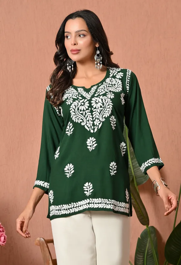 Syrish_Green_White_Floral_Chikankari_Embroidered_Rayon_Kurta