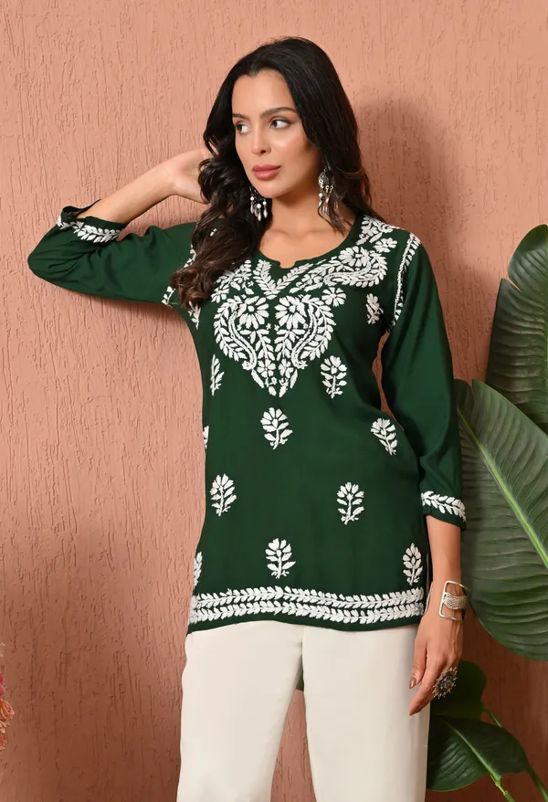 Syrish_Green_White_Floral_Chikankari_Embroidered_Rayon_Kurta