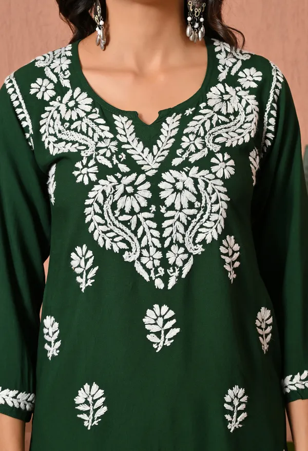 Syrish_Green_White_Floral_Chikankari_Embroidered_Rayon_Kurta