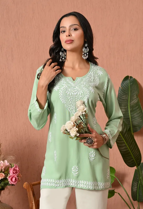 Syrish_Light_Green_White_Floral_Chikankari_Embroidered_Rayon_Kurta