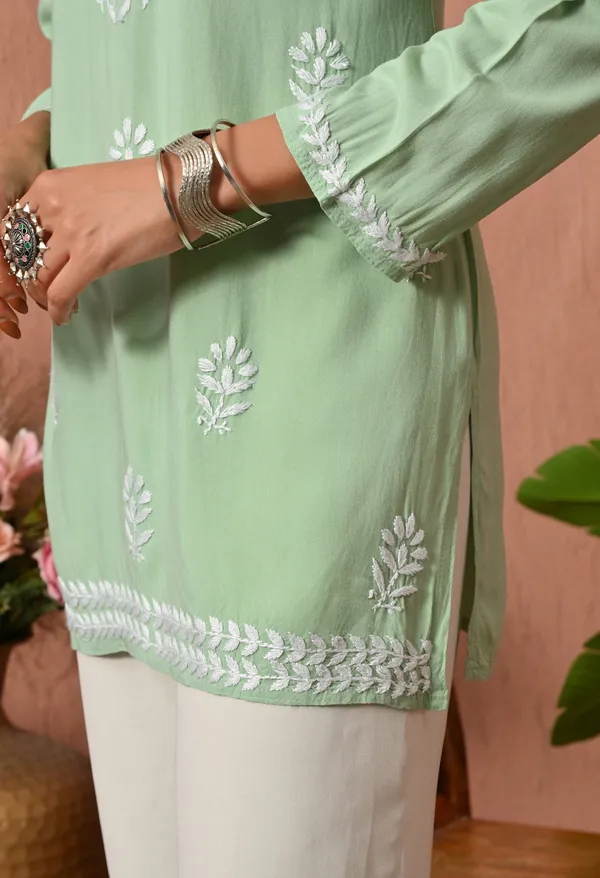 Syrish_Light_Green_White_Floral_Chikankari_Embroidered_Rayon_Kurta
