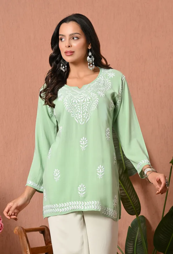 Syrish_Light_Green_White_Floral_Chikankari_Embroidered_Rayon_Kurta