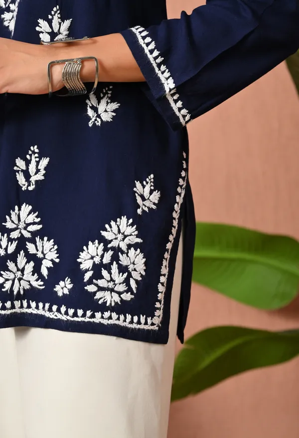 Syrish_Navy_Blue_White_Floral_Chikankari_Embroidered_Rayon_Kurta
