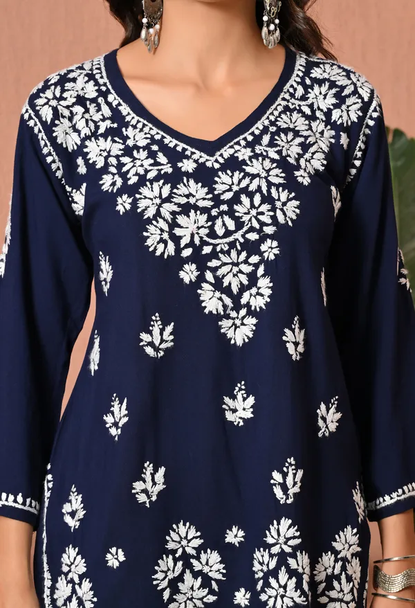 Syrish_Navy_Blue_White_Floral_Chikankari_Embroidered_Rayon_Kurta