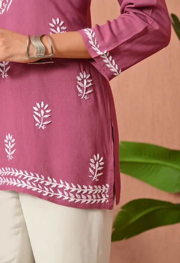 Syrish_Pink_White_Floral_Chikankari_Embroidered_Rayon_Kurta