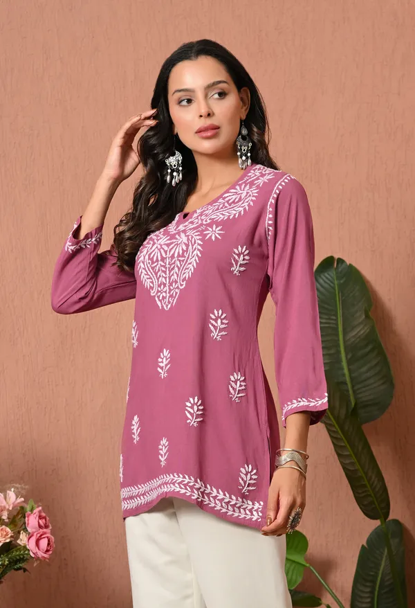 Syrish_Pink_White_Floral_Chikankari_Embroidered_Rayon_Kurta