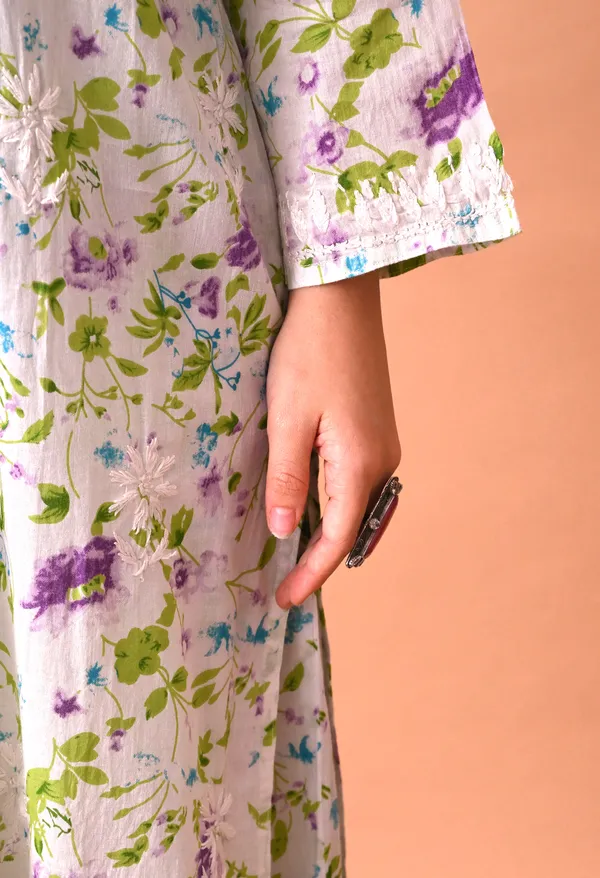 Syrish_White_&_Purple_Floral_Hand-Embroidered_Chikankari_Mulmul_Kurta_Set