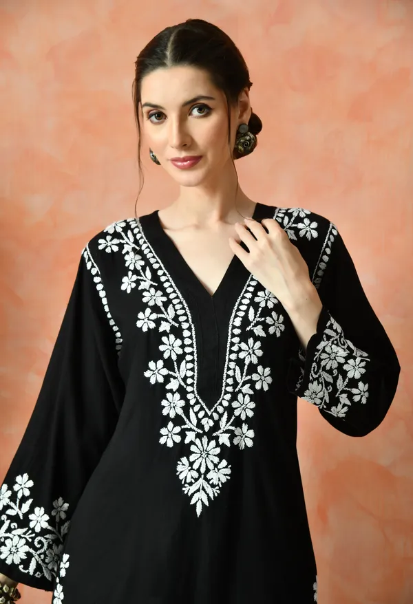 Hand-Embroidered_Chikankari_Rayon_Straight_Kurta_�_Black