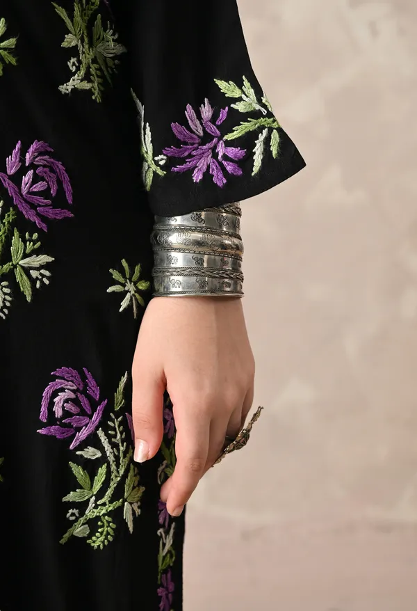 Syrish_Black_Rayon_Hand_Embroidered_Chikankari_Kurta_with_Rose_Floral_Motifs